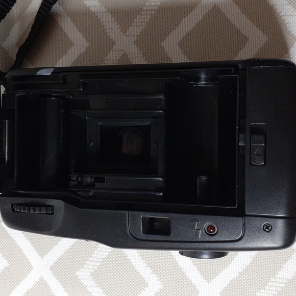 Vivitar PK 3587 Focus Free Point and Shoot 35 mm Camera Untested - Picture 7 of 10